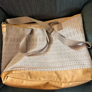 Like New Thirty-One Take Along Weekender Canyon Weave